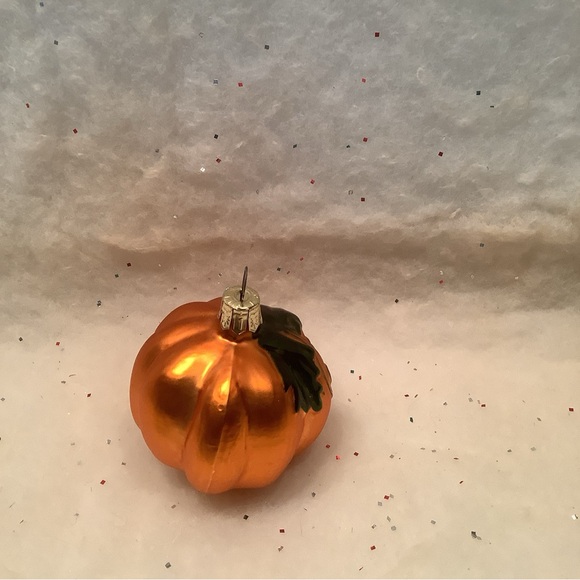 Pier One Pumpkin Ornament Hanging Orange Harvest Green Vine Thanksgiving MINT - Picture 3 of 4